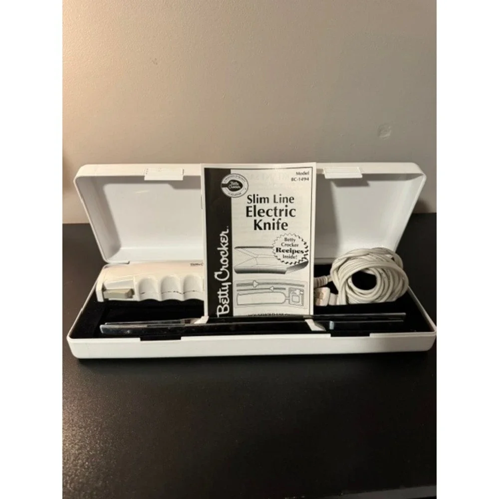 Betty Crocker Slim Line Electric Knife BC-1494 Vintage White with Case & Manual